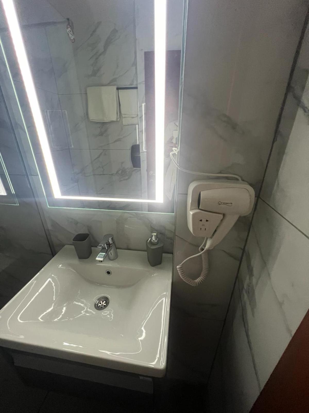 Reina Bucureşti